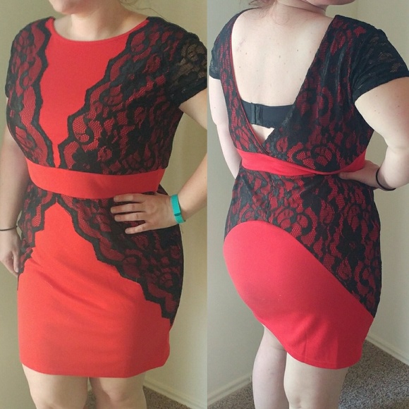 Reversible Red dress with lace overlay - Picture 2 of 2
